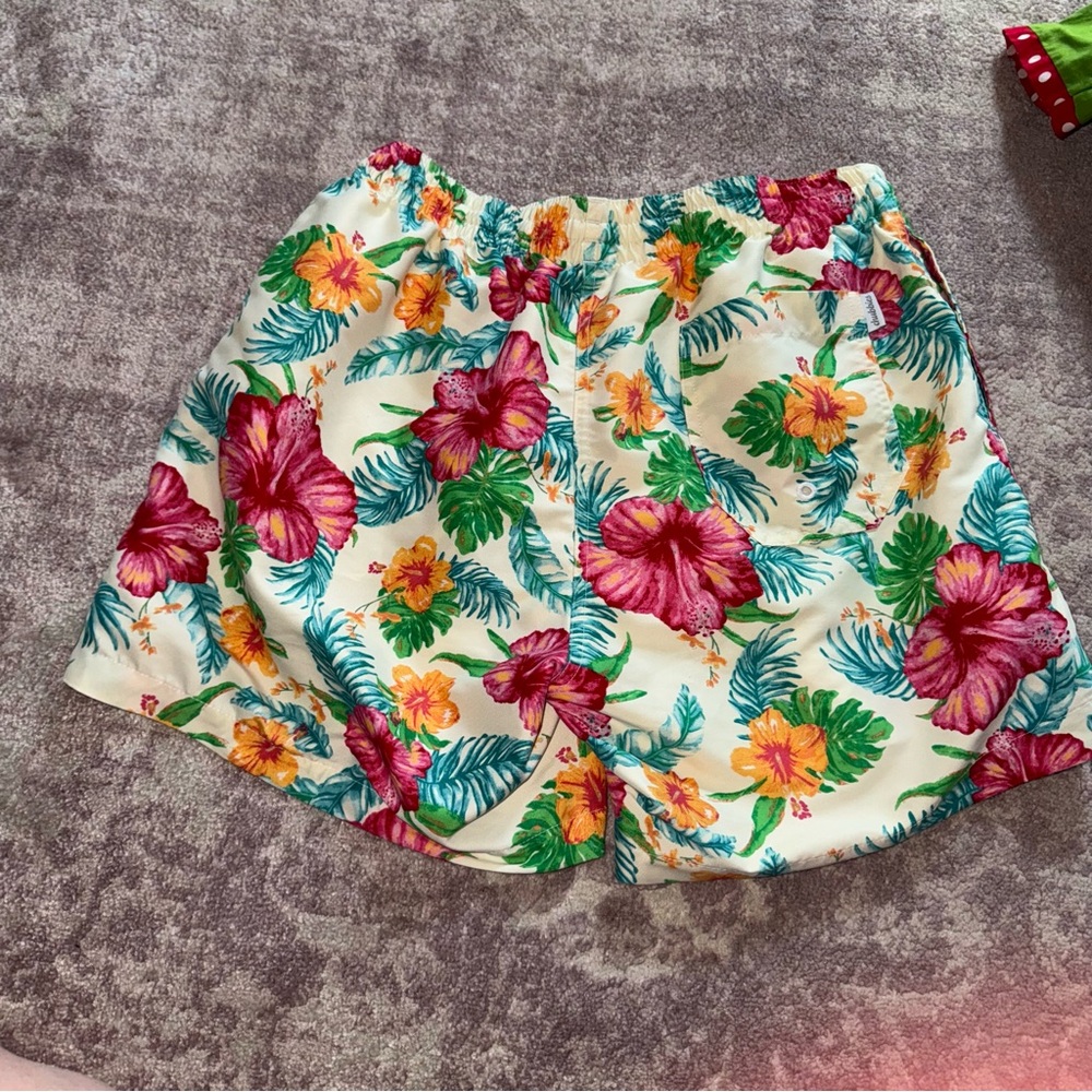 Chubbies Men’s Large Floral Hawaiian Flower Swim Trunks - Picture 4 of 5